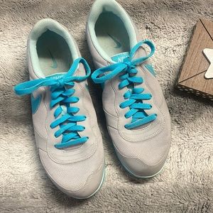 NIKE Grey and light blue shoes. Look new, no flaws. Scattered laces design.